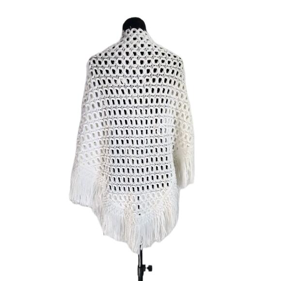 Vintage 60s White Acrylic Crocheted Fringed Shawl Hippy Bohemian Grannycore EUC - Picture 1 of 6